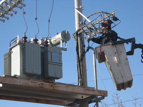 En este momento estás viendo POR SOBRECONSUMO SECTOR DE TOMA NORTE SIN SERVICIO ELÉCTRICO