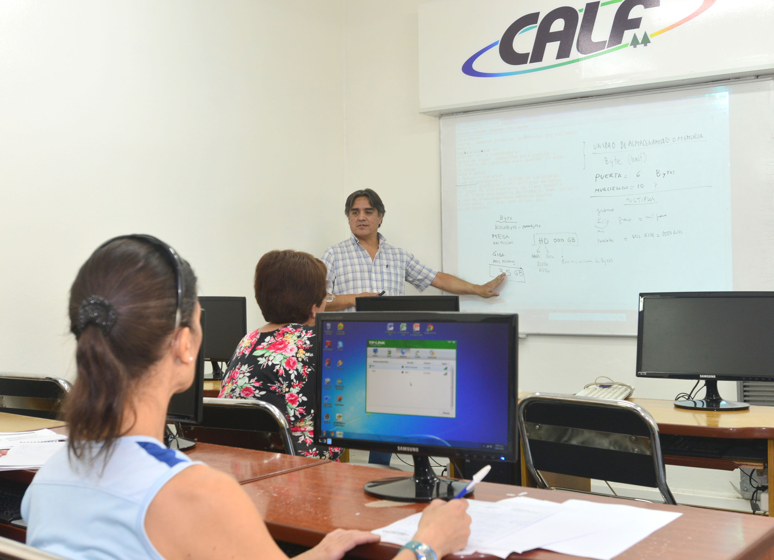 En este momento estás viendo ENTREGA DE CERTIFICADOS ALUMNOS CURSOS CAPACITACIÓN IAC 2015