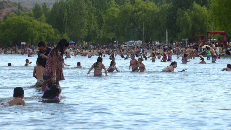 En este momento estás viendo EL CALOR NO AFLOJA Y PARA HOY SE ESPERAN 35 GRADOS