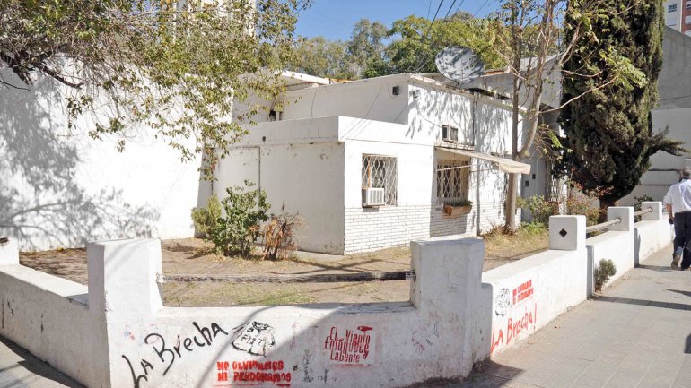 Lee más sobre el artículo EN NEUQUÉN SE DEMUELE UNA CASA POR SEMANA PARA HACER EDIFICIOS