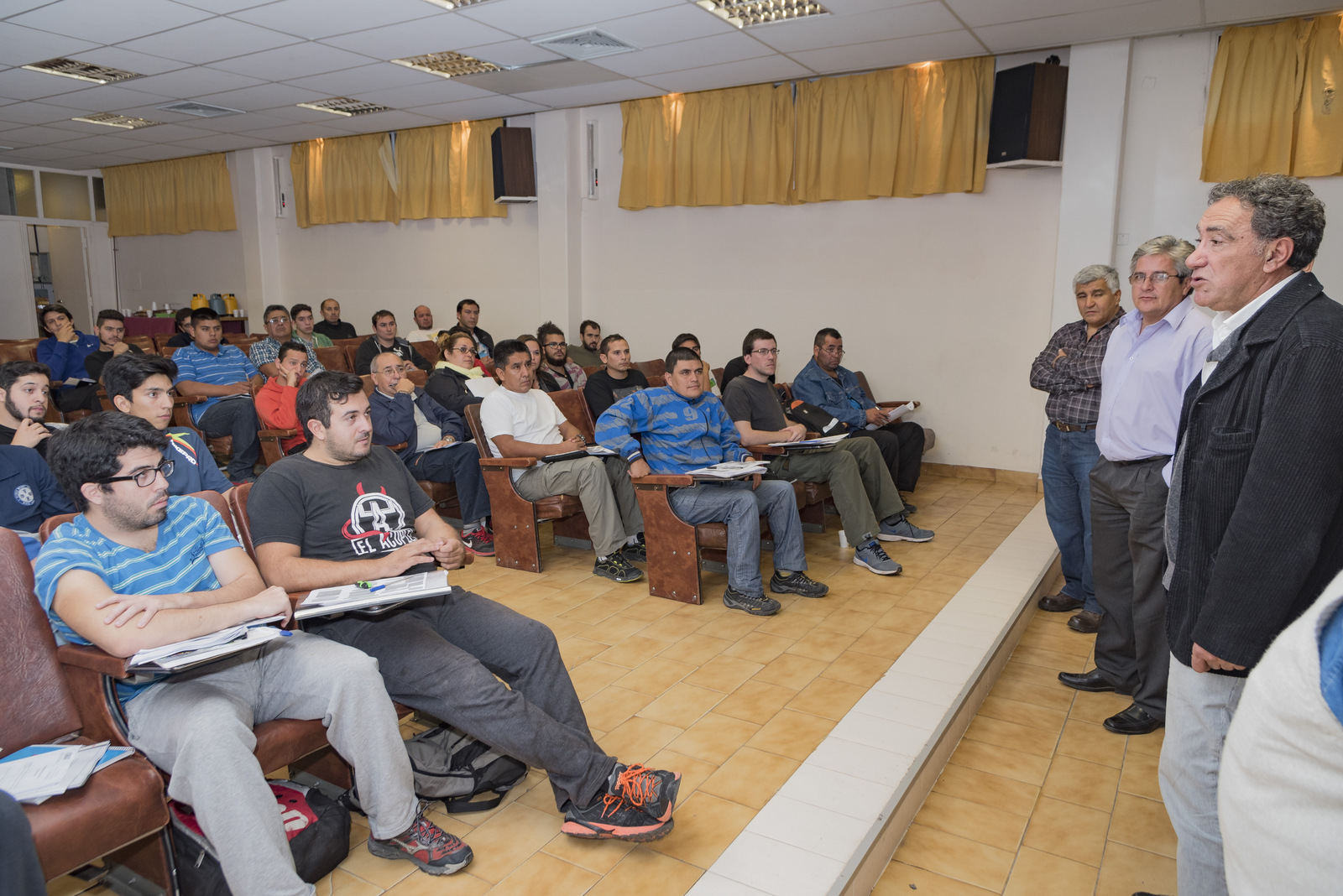 Lee más sobre el artículo EL PRESIDENTE DE CALF, CARLOS CIAPPONI SALUDO A ALUMNOS DEL IAC