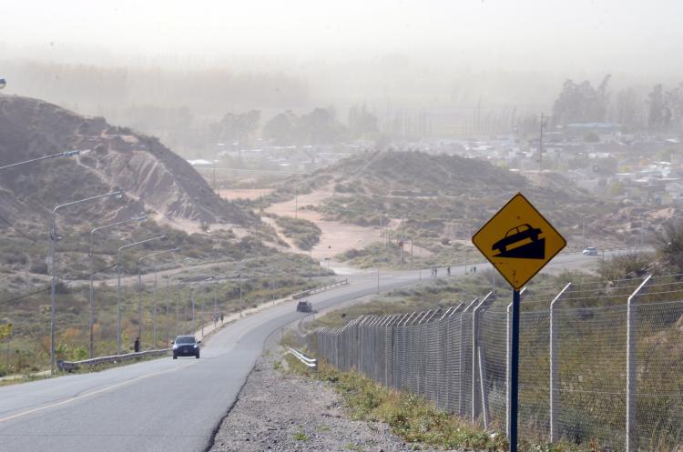 En este momento estás viendo EL FUERTE VIENTO CAUSÓ PROBLEMAS EN NEUQUÉN