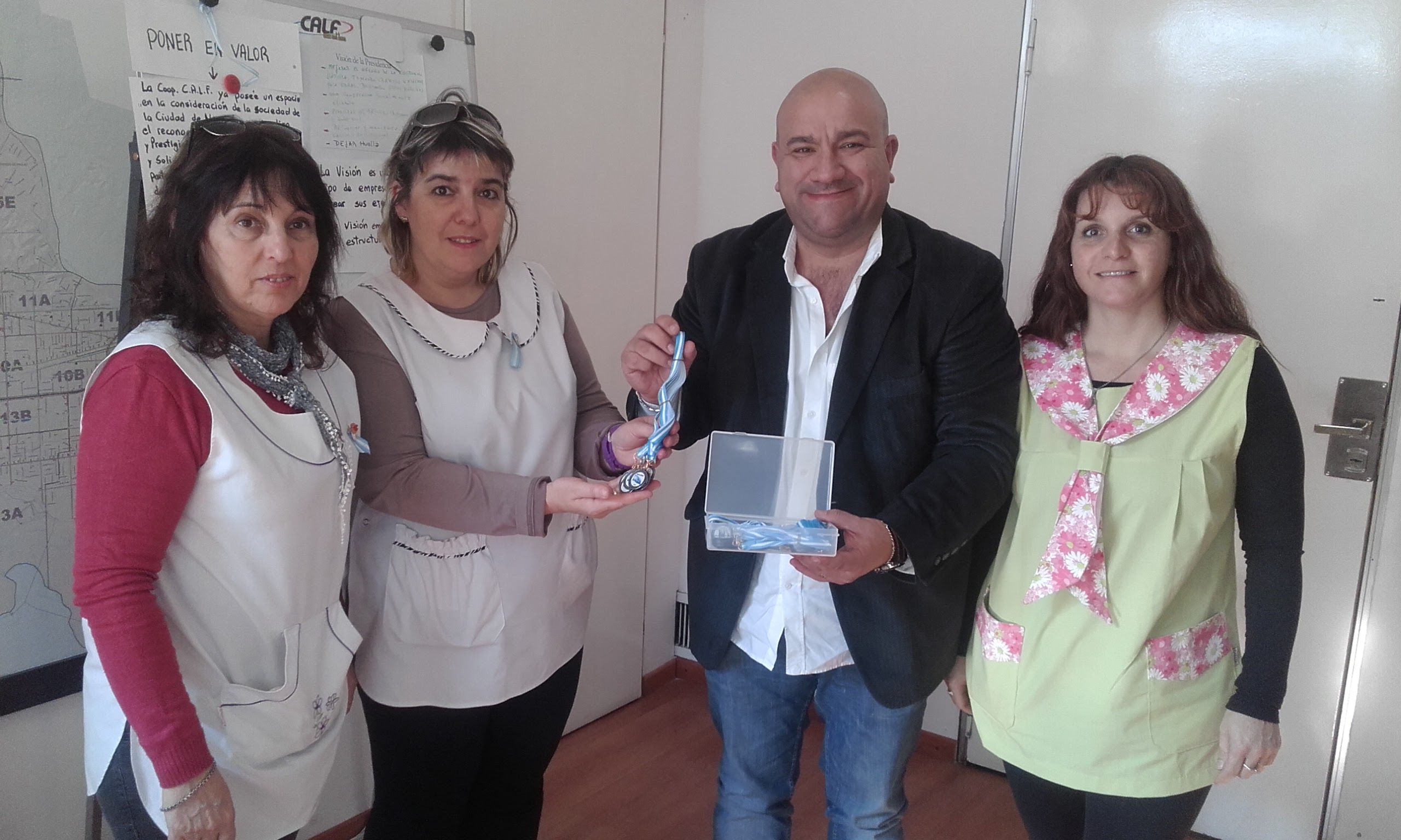 En este momento estás viendo ENTREGA DE MEDALLAS A LA ESCUELA 67, AHIJADA DE CALF