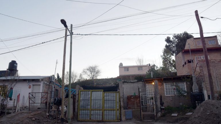 Lee más sobre el artículo FIN A LOS COLGADOS: LLEVARÁN LA LUZ A TODAS LAS TOMAS