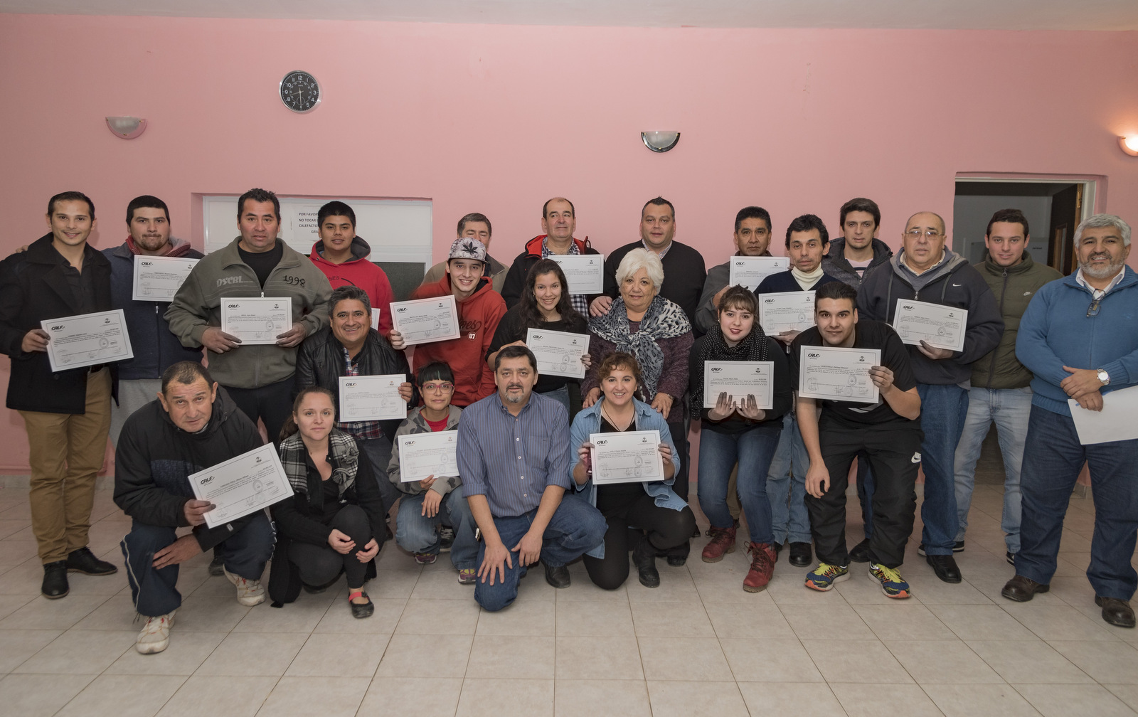 En este momento estás viendo IAC: ENTREGA DE CERTIFICADOS EN EL BARRIO MARIANO MORENO