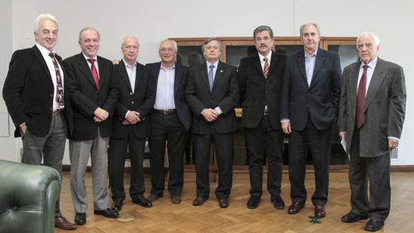 Lee más sobre el artículo EL GOBIERNO CONFORMÓ UN «CONSEJO DE NOTABLES» QUE ASISTIRÁ AL MINISTRO DE ENERGÍA