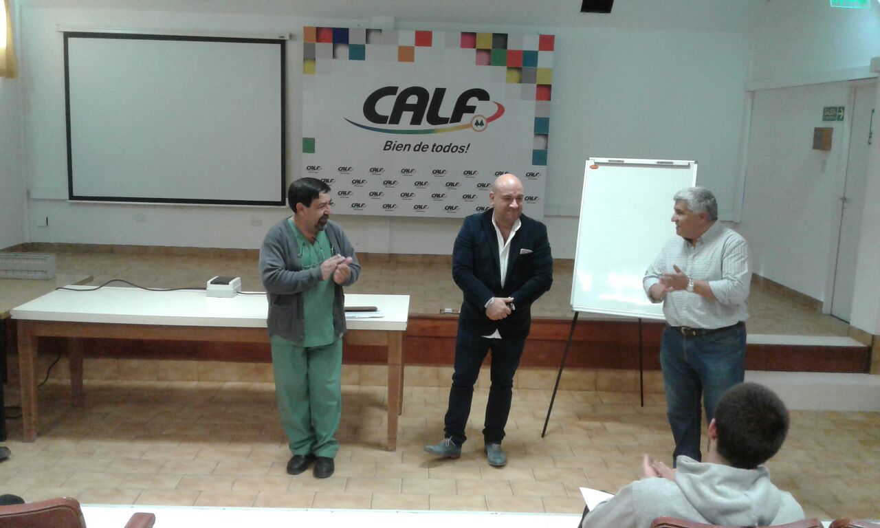Lee más sobre el artículo IAC: 40 ALUMNOS DE 5º AÑO DE LAS EPET 8 Y 14 RECIBEN CAPACITACIÓN GRATUITA
