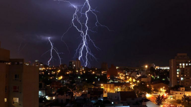 En este momento estás viendo EL CONSUMO DE LUZ SE DUPLICÓ POR EL CALOR Y DESDE CALF ASEGURAN QUE «ESTUVIMOS AL LÍMITE»