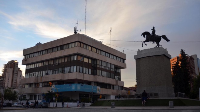 En este momento estás viendo EL MUNICIPIO NEUQUINO PASA LA TIJERA EN PERSONAL