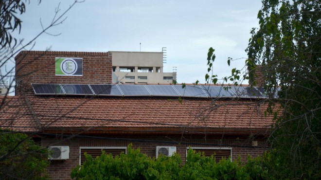 En este momento estás viendo UN NEUQUINO YA GENERA SU PROPIA ENERGÍA CON PANELES SOLARES