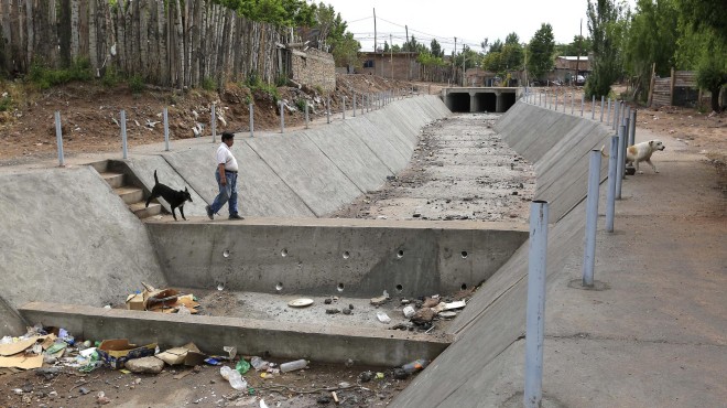 Lee más sobre el artículo LLUEVA MUCHO O POCO, EL AGUA SIEMPRE TRAE PROBLEMAS EN NEUQUÉN