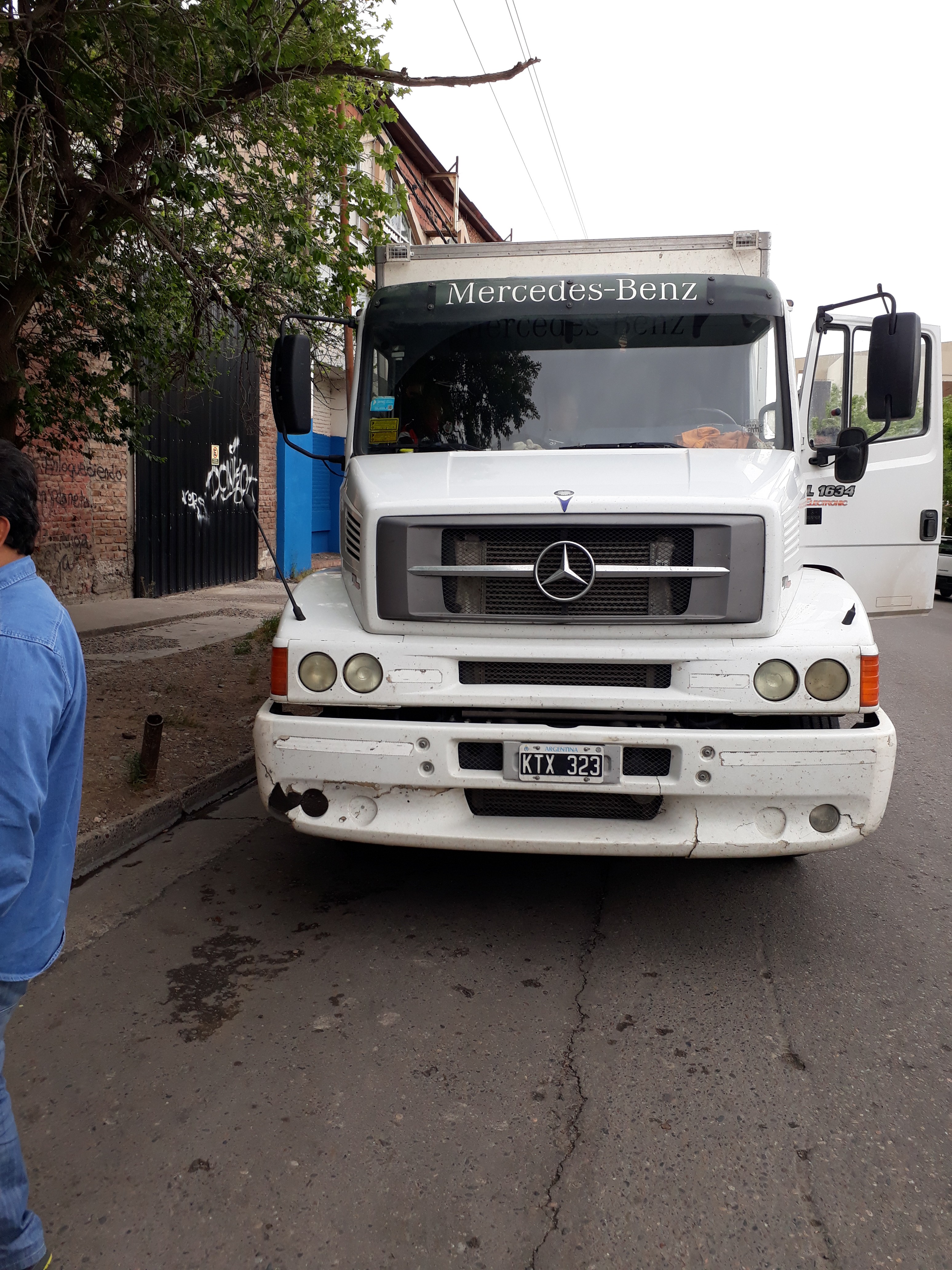 En este momento estás viendo UNA MALA MANIOBRA DE UN CAMIÓN DEJÓ SIN SERVICIO ELÉCTRICO EL CENTRO OESTE DE LA CIUDAD