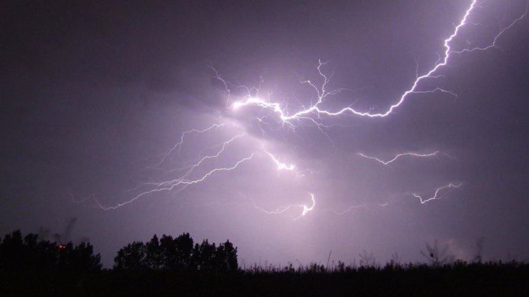 En este momento estás viendo PRONOSTICAN TORMENTAS ELÉCTRICAS PARA EL INICIO DE LA SEMANA