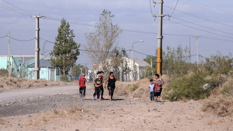 En este momento estás viendo VECINOS DE NUEVA ESPERANZA LE PIDEN EL CABLEADO A QUIROGA