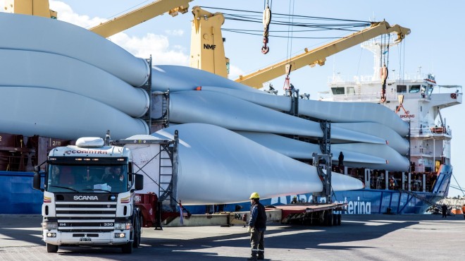 Lee más sobre el artículo NUEVA ESTRATEGIA PARA LAS RENOVABLES: NEUQUÉN SUSPENDE IMPUESTOS