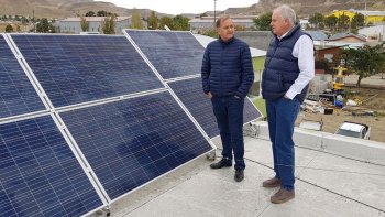 En este momento estás viendo COMODORO TIENE EL PRIMER EDIFICIO PÚBLICO DE LA PATAGONIA QUE FUNCIONA CON ENERGÍA SOLAR