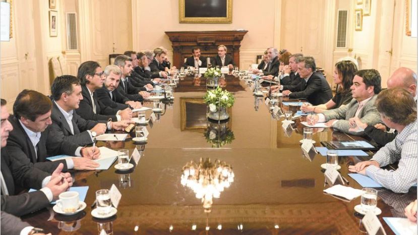 Lee más sobre el artículo RESPALDO DE EXSECRETARIOS DE ENERGÍA AL SENDERO DE AJUSTE, CON CRÍTICAS A LA VELOCIDAD