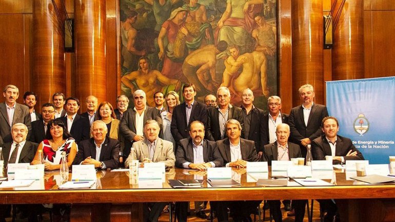 En este momento estás viendo SE PROFUNDIZA EL CONFLICTO ENTRE LOS GOBERNADORES Y MACRI POR LAS TARIFAS