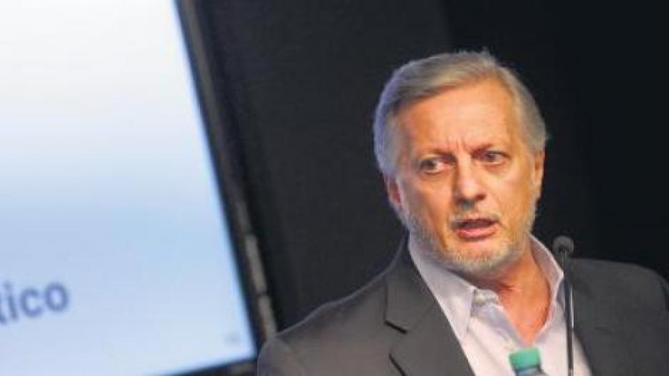 Lee más sobre el artículo EL EXMINISTRO DE ENERGÍA, JUAN JOSÉ ARANGUREN, FUE A DAR UNA CHARLA Y SE CORTÓ LA LUZ