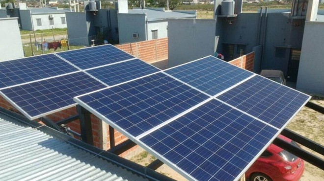 Lee más sobre el artículo BENEFICIOS FISCALES: DIPUTADOS OFICIALISTAS Y OPOSITORES CONSENSUARON NUEVA LEY PARA IMPULSAR ENERGÍA SOLAR EN HOGARES