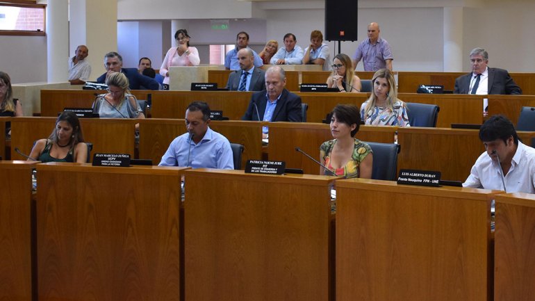 En este momento estás viendo SERVICIOS PÚBLICOS: INÉDITA DECLARACIÓN DE «EMERGENCIA»