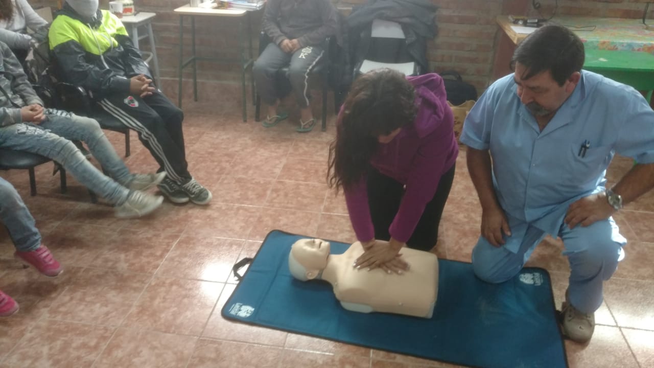 En este momento estás viendo CURSO NOCIONES DE PRIMEROS AUXILIOS Y RCP BÁSICO EN BIBLIOTECA POPULAR R. WALSH