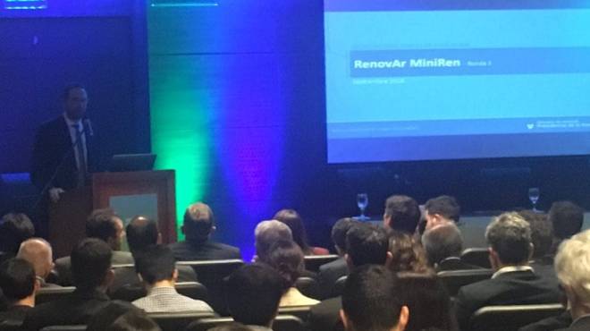 Lee más sobre el artículo ENERGÍAS RENOVABLES: NACIÓN LANZÓ LA TERCERA RONDA DE LICITACIONES RENOVAR