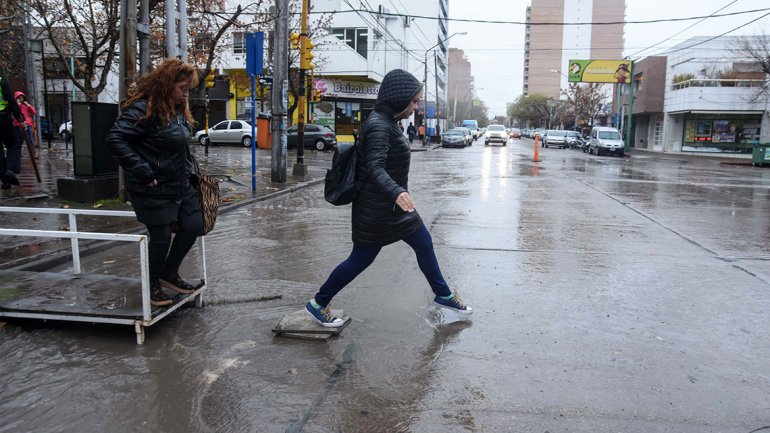 En este momento estás viendo LLUVIAS INTENSAS EN EL ALTO VALLE PERO EL FIN DE MEJORARÁ