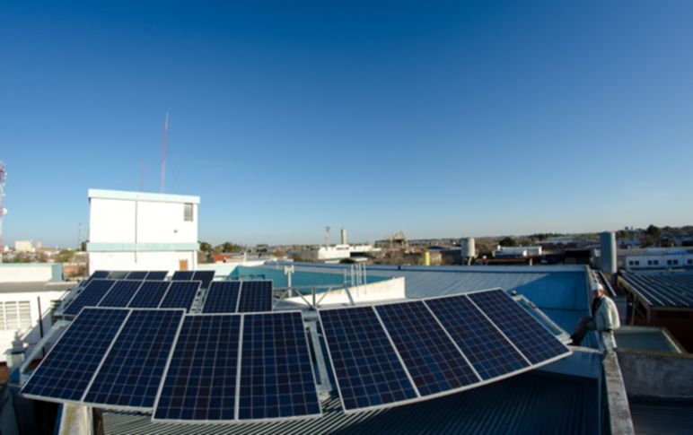 Lee más sobre el artículo MAR DEL PLATA: LA FACULTAD DE INGENIERÍA, EL EDIFICIO QUE TRANSFORMA LA ENERGÍA SOLAR EN ELECTRICIDAD