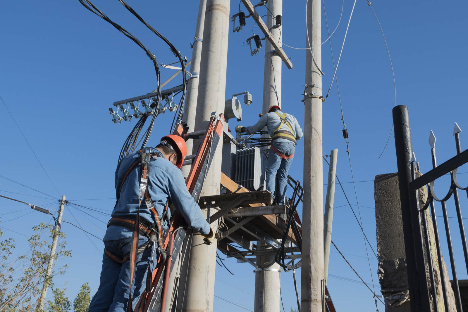 En este momento estás viendo DURA ADVERTENCIA DE COOPERAR Y LAS COOPERATIVAS ELÉCTRICAS DE TODO EL PAÍS