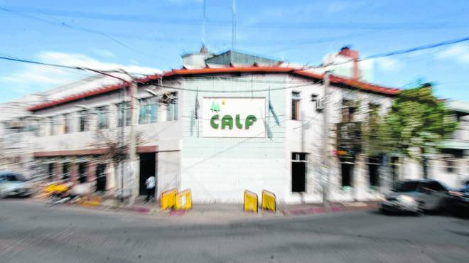 En este momento estás viendo CALF, LA COOPERATIVA DE NEUQUÉN, ANALIZA DEJAR DE PAGAR LA LUZ