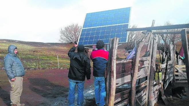 En este momento estás viendo RÍO NEGRO: ENERGÍA RENOVABLE PARA 100 FAMILIAS DE SECTORES RURALES