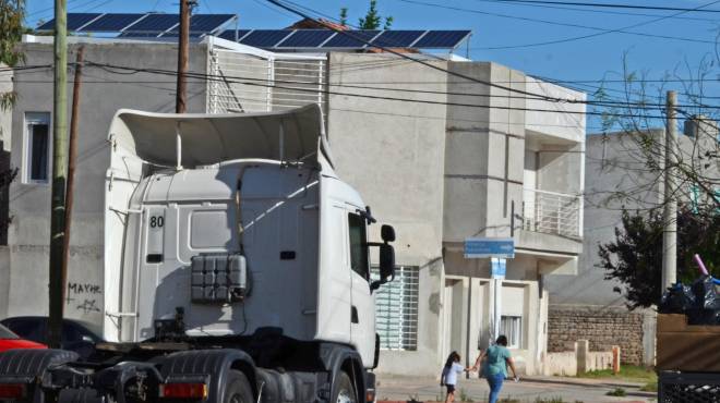 Lee más sobre el artículo UN VECINO DE CENTENARIO PRODUCE SU PROPIA ENERGÍA Y LA VENDE