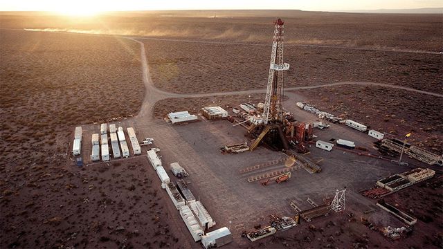 Lee más sobre el artículo UN FONDO CON CERCANÍA AL GOBIERNO AVANZA EN LOS MERCADOS DE PETRÓLEO Y ENERGÍA ELÉCTRICA