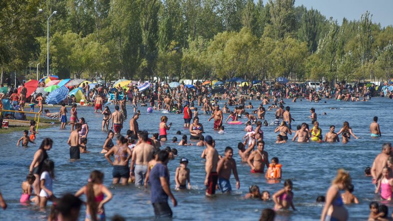 En este momento estás viendo SE VIENE UN JUEVES «CALIENTE»: 40 GRADOS, TORMENTAS ELÉCTRICAS Y GRANIZO