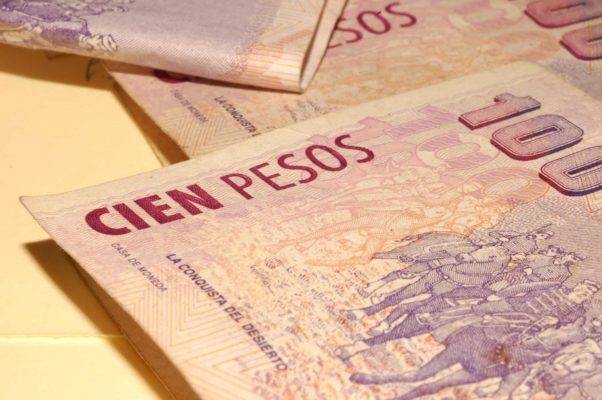 Lee más sobre el artículo AJUSTES TARIFARIOS PRE PASO SUMAN PRESIÓN A PRECIOS