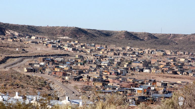 En este momento estás viendo NEUQUÉN-PLOTTIER SUMÓ 18 MIL POBRES EN UN AÑO