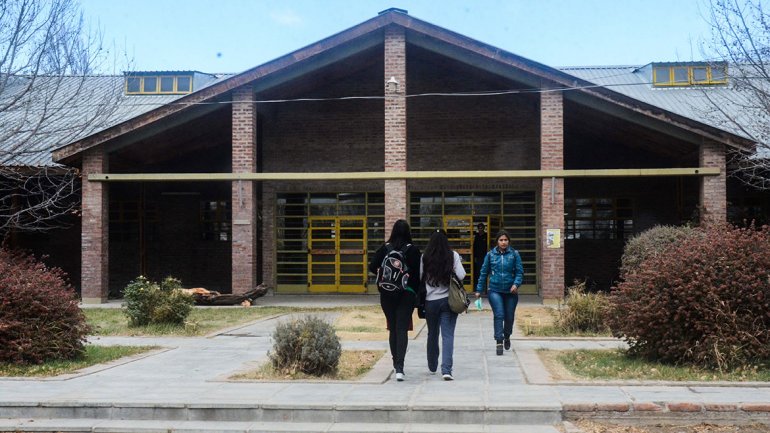 Lee más sobre el artículo AHORRO ENERGÉTICO: UNA ESCUELA GASTÓ $1 MILLÓN MENOS
