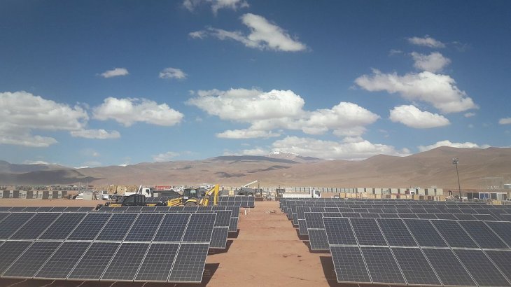 En este momento estás viendo JUJUY: EN MEDIO DE LA PUNA, AVANZA LA MEGAPLANTA SOLAR MÁS GRANDE DE SUDAMÉRICA