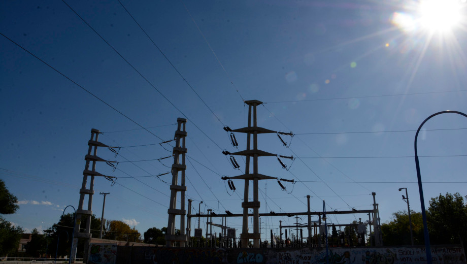 En este momento estás viendo AHORA EL GOBIERNO DE RÍO NEGRO SUBSIDIARÁ LA TARIFA SOCIAL ELÉCTRICA