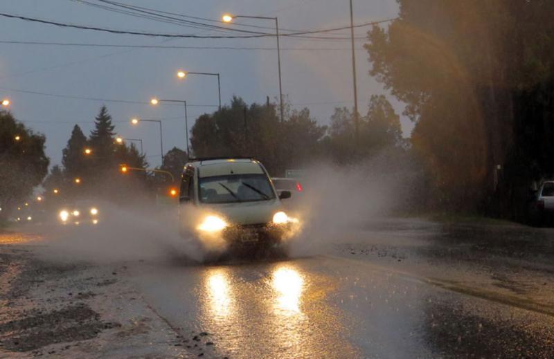 En este momento estás viendo RIGEN TRES ALERTAS POR LLUVIAS Y FUERTES VIENTOS EN LA REGIÓN