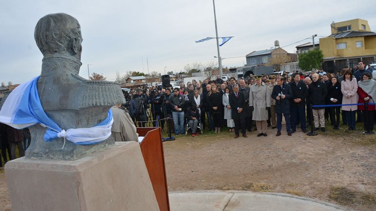 Lee más sobre el artículo EL FRÍO Y EL VIENTO NO IMPIDIERON EL ACTO POR EL DÍA DE LA BANDERA EN EL PARQUE LINEAL BELGRANO