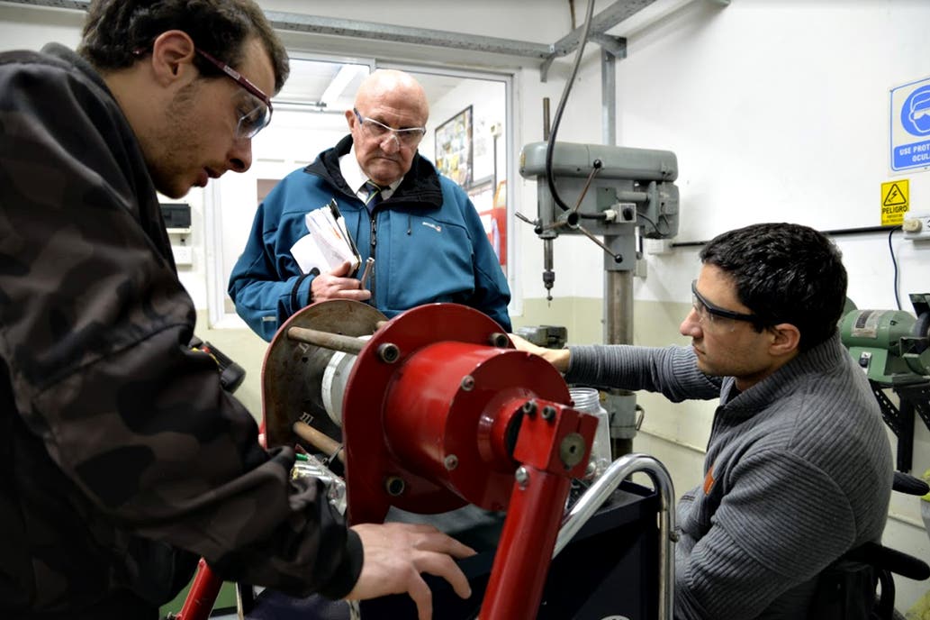 Lee más sobre el artículo CREARON UN PROYECTO INÉDITO QUE GENERA ENERGÍA CON LAS OLAS DEL MAR