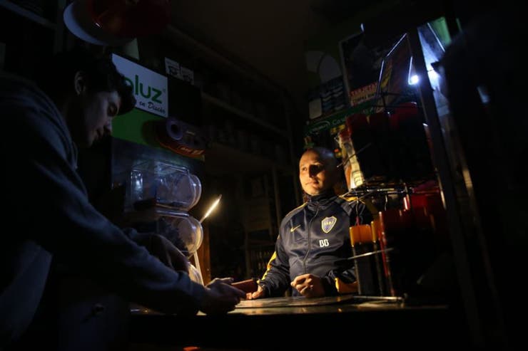 Lee más sobre el artículo PIQUETES EN LA PLATA: 12.000 USUARIOS SIN LUZ POR MÁS DE DOS DÍAS