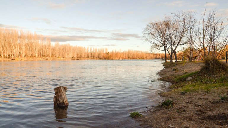 En este momento estás viendo LOS RIBEREÑOS DEL LIMAY SE PREPARAN HOY PARA LA CRECIDA