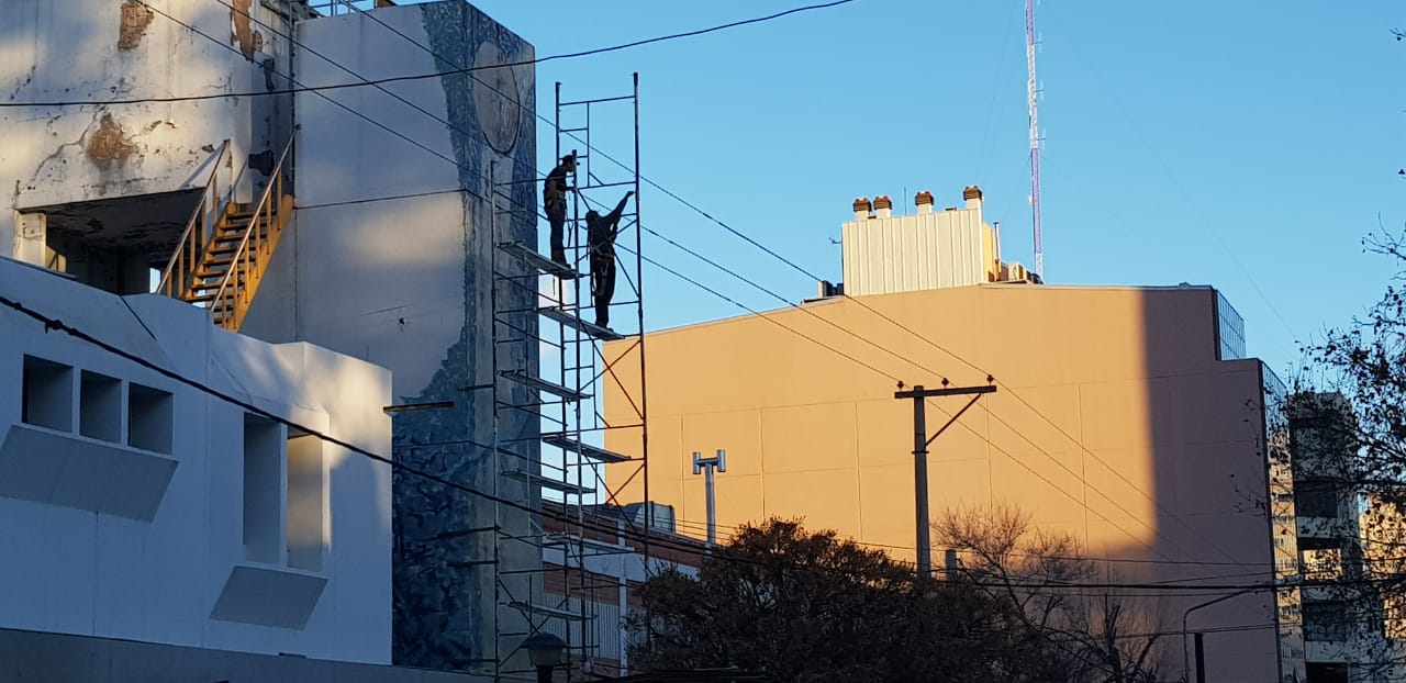 En este momento estás viendo EVITE UNA DESGRACIA: NO MONTE ANDAMIOS CERCA DE LAS LÍNEAS