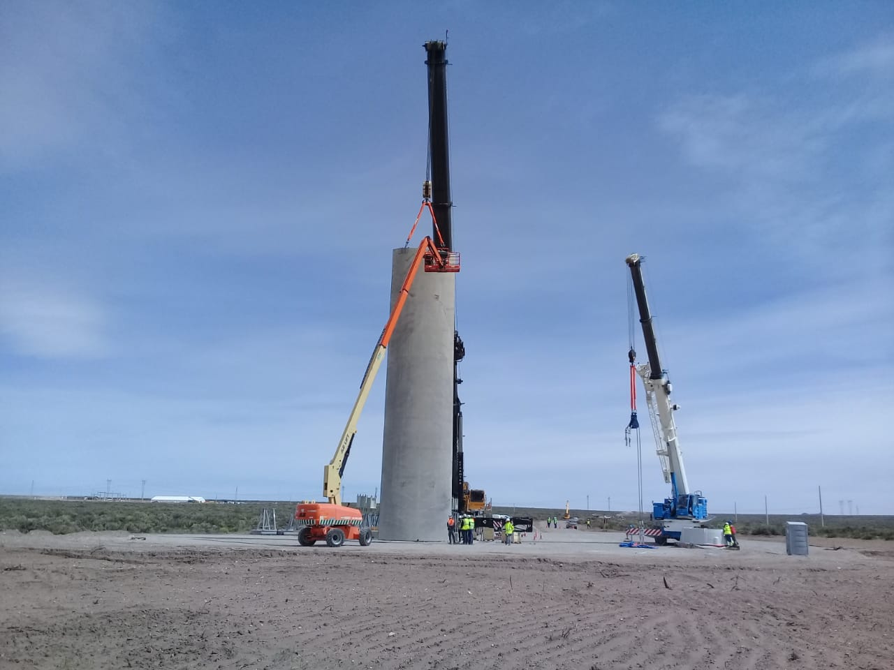 En este momento estás viendo ASÍ MONTAN EL PARQUE EÓLICO EN NEUQUÉN