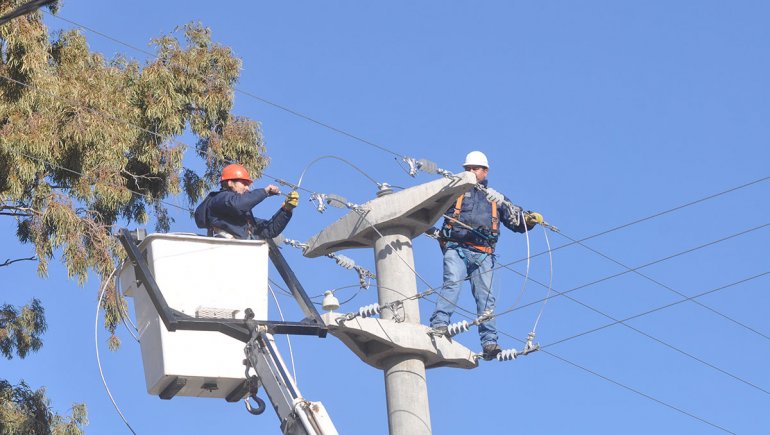 En este momento estás viendo CALF ASEGURÓ QUE NO HABRÁ CORTES DE LUZ EN EL VERANO