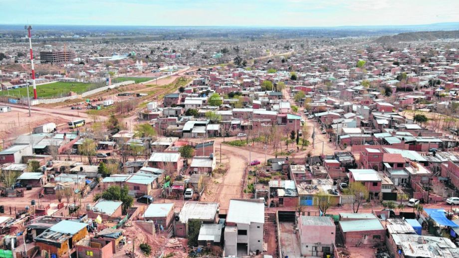 Lee más sobre el artículo LAS TOMAS DE NEUQUÉN SE QUEDARON SIN EL CRÉDITO PARA SU REGULARIZACIÓN
