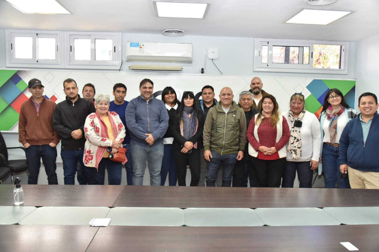 En este momento estás viendo REUNIÓN EN CALF CON COMISIONES VECINALES